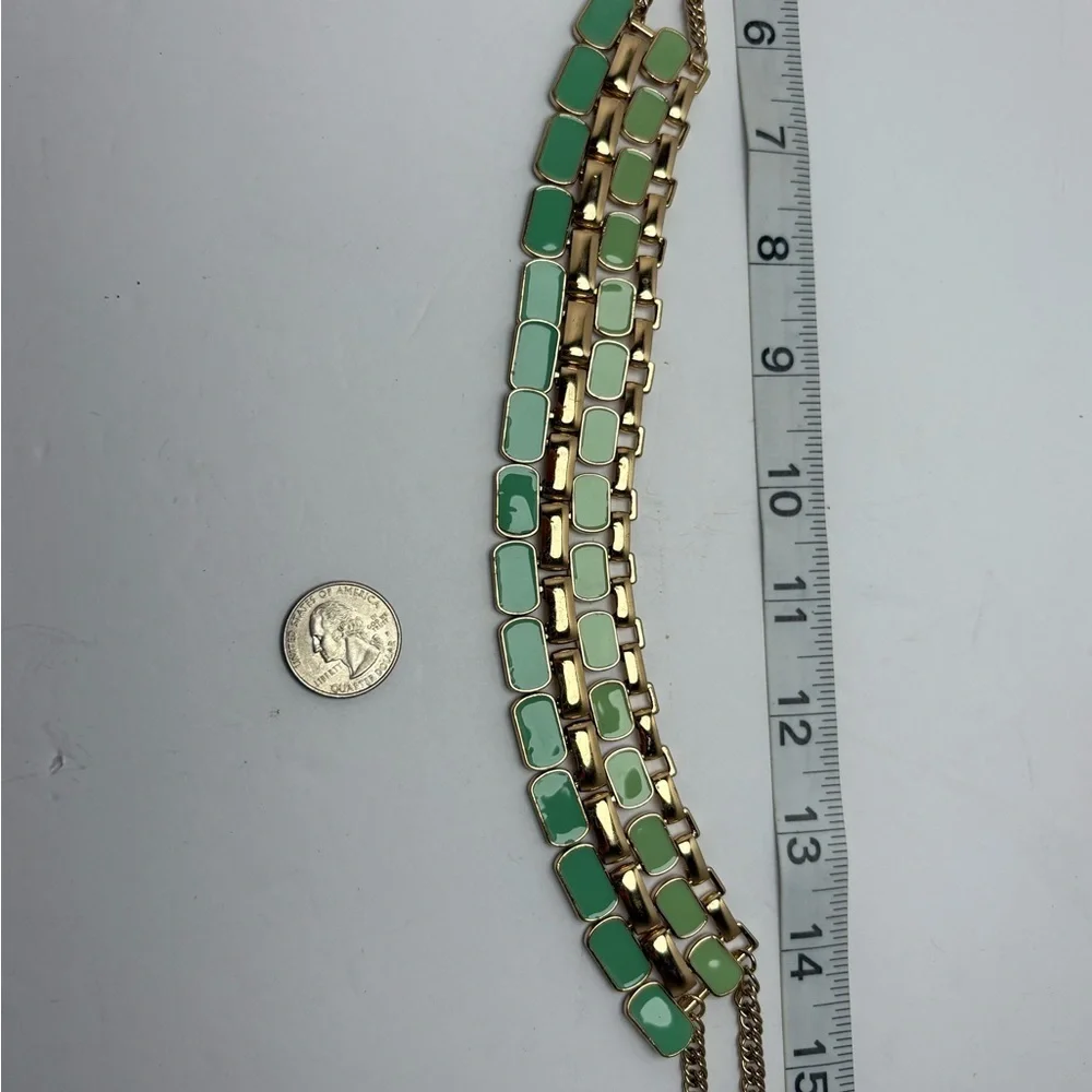 Gorgeous Vintage Inspired Gold Tone and Green Bib-Style Necklace - Picture 5 of 9